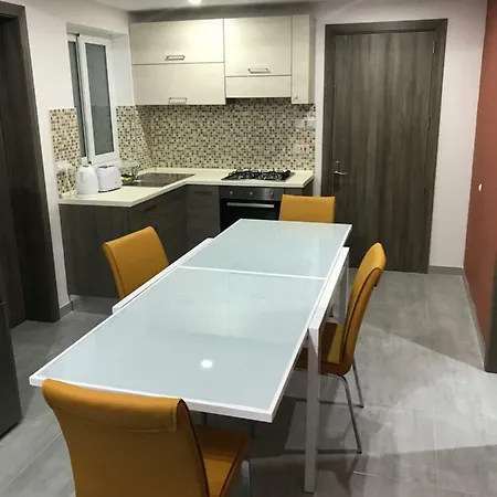 E St Julians Paceville 2 Bedroom San Ġiljan